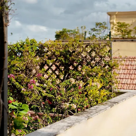 לינה וארוחת בוקר Attico Partenopeo 4*