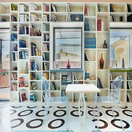 Attico Partenopeo לינה וארוחת בוקר